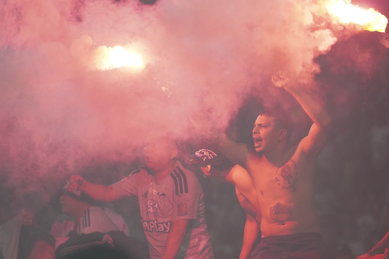 Los hinchas engalanaron el Romelio Martínez.