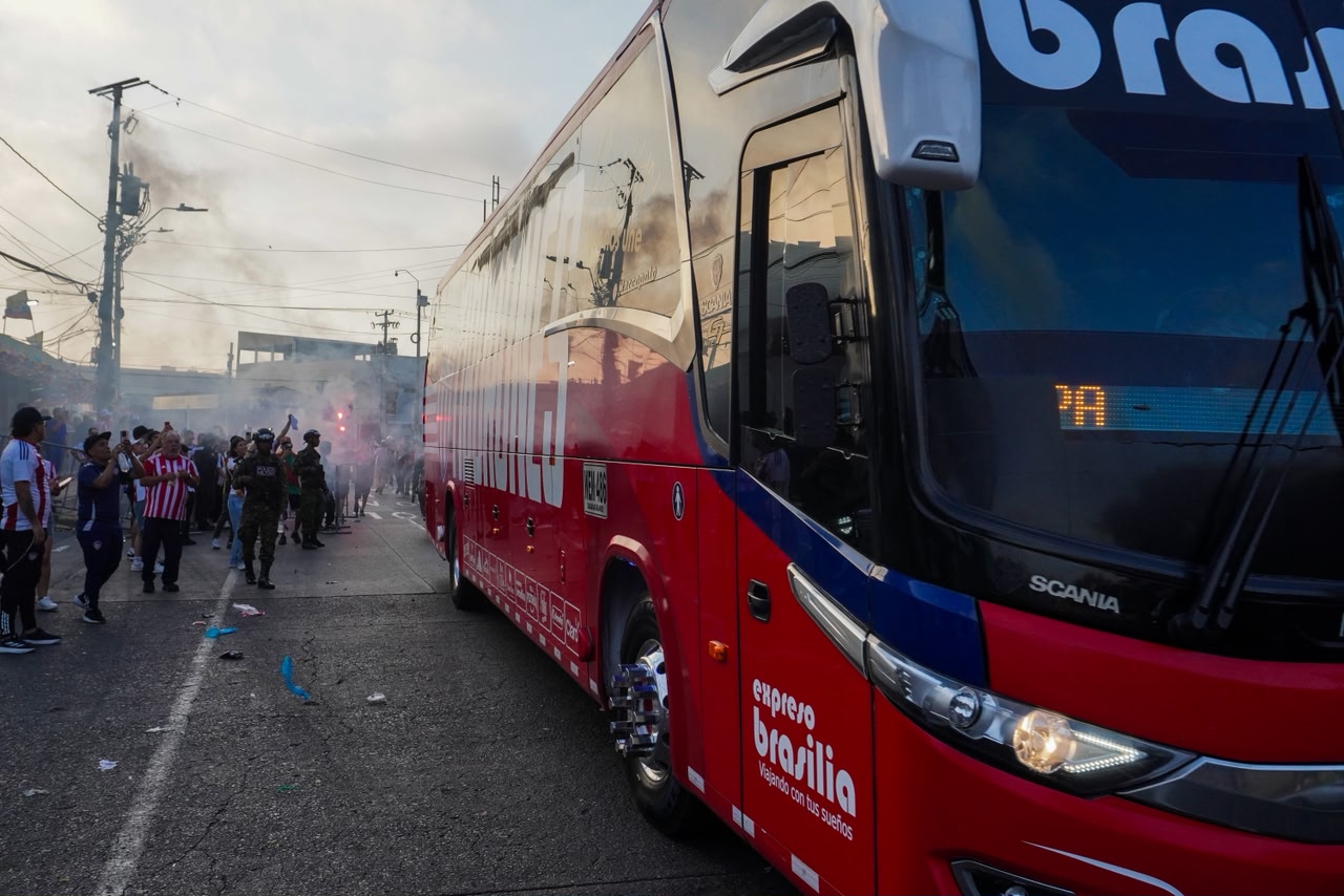 Llegada de Junior al estadio. 