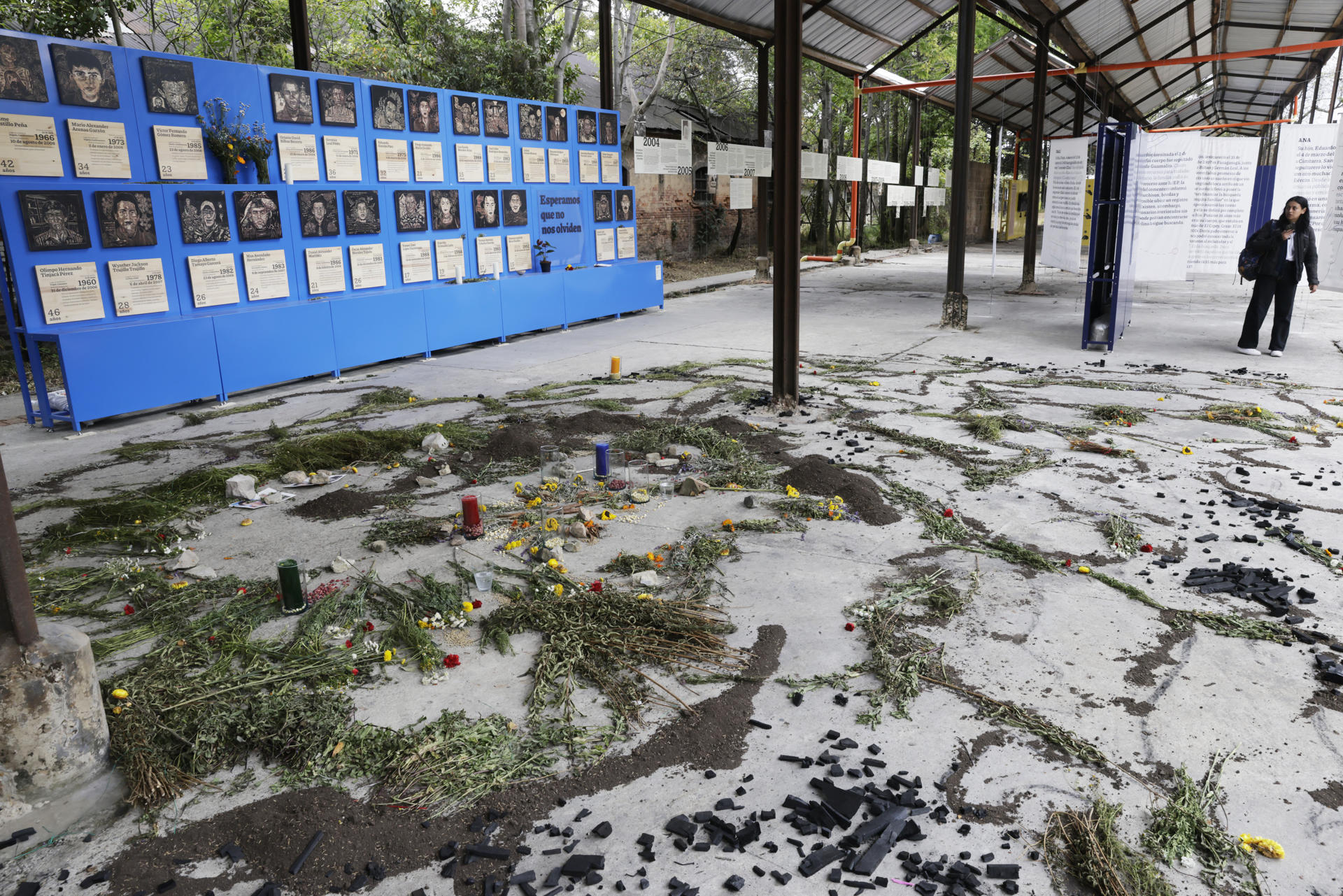 La exposición es  organizada por la asociación Madre de los Falsos Positivos. 