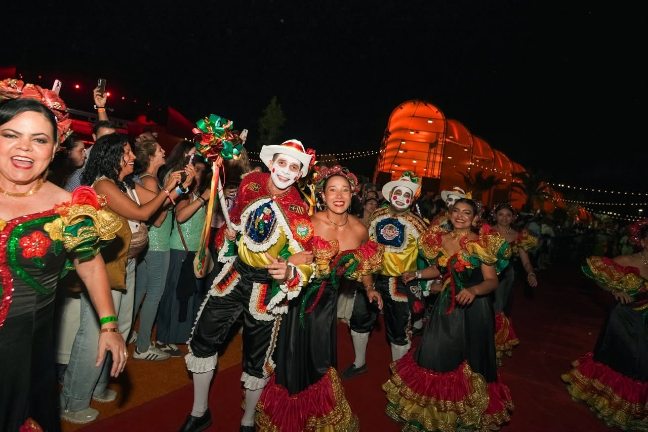 El Cipote Garabato engalanó el desfile.