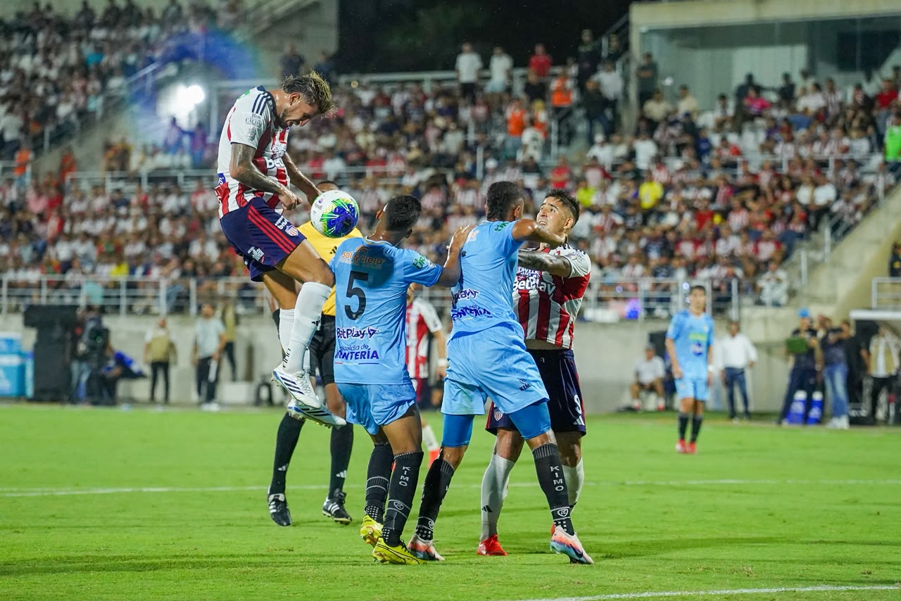Daniel Rivera cabeceó en gol de Teófilo Gutiérrez.