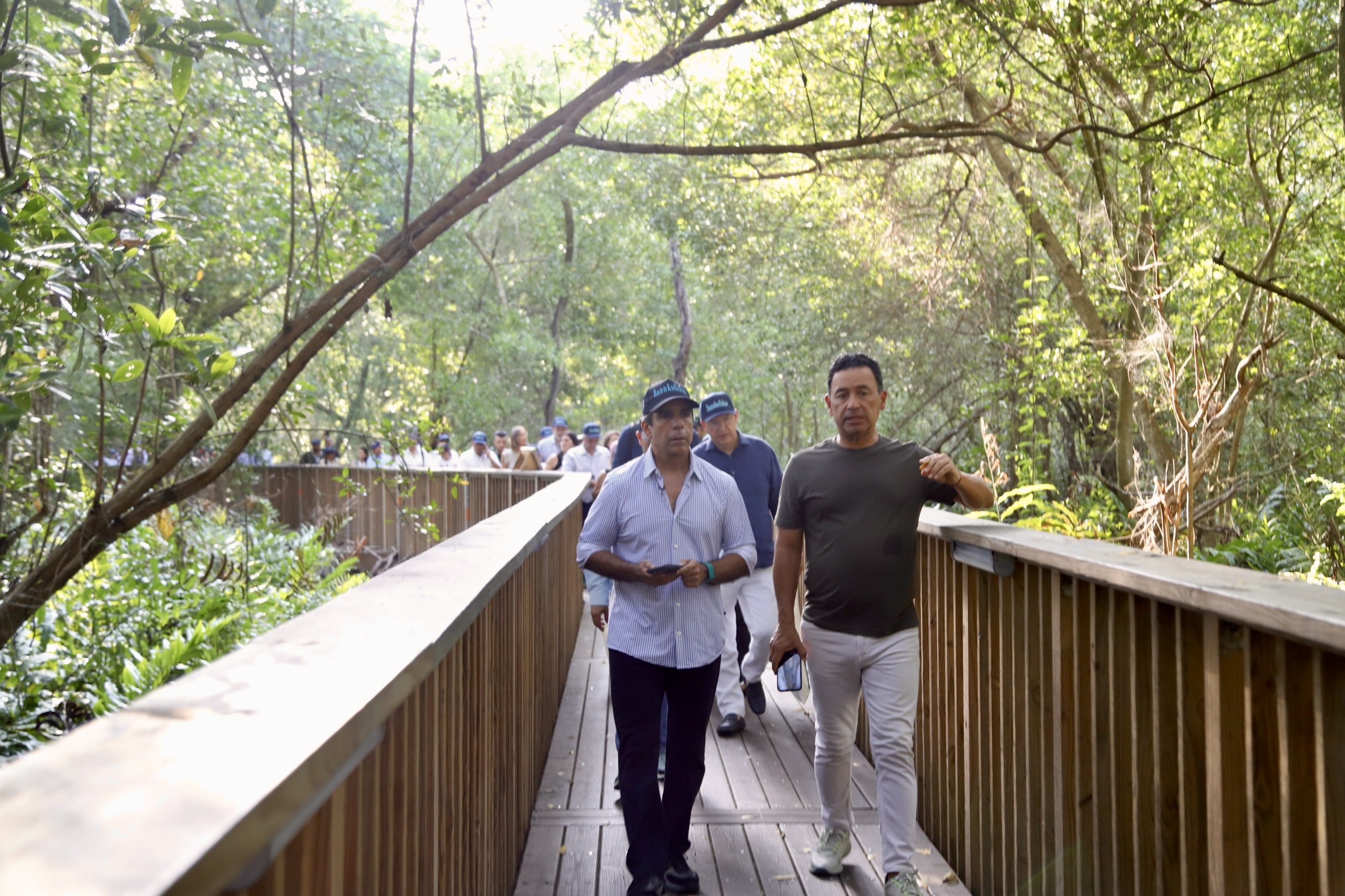 El alcalde Alejandro Char en el Ecoparque Ciénaga de Mallorquín.