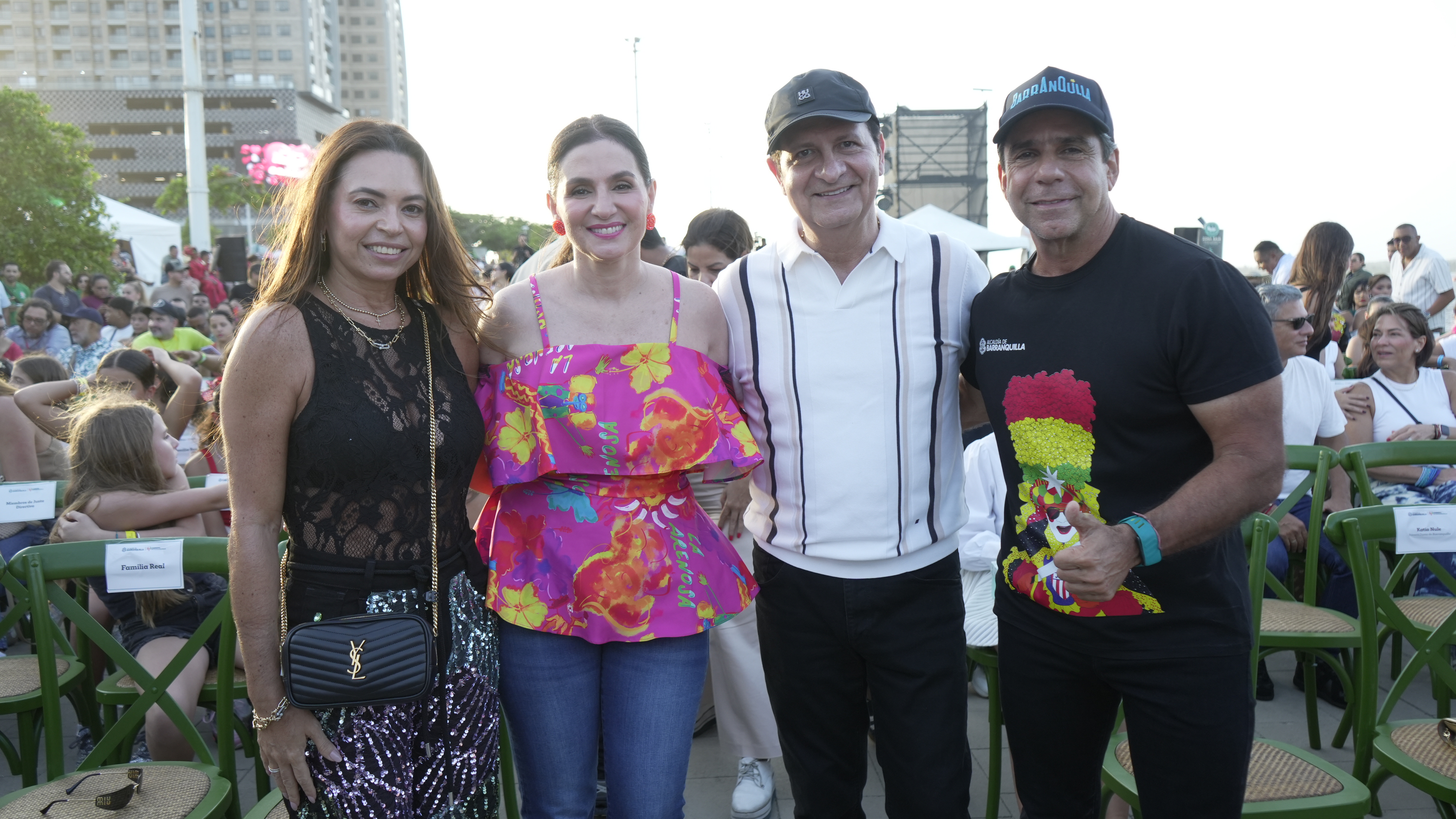 Shadia Habib Posada y Dieb Maloof Cusse, padres de la reina del Carnaval de Barranquilla, Salwa Maloof, junto al alcalde Alejandro Char y la primera dama Katia Nule.