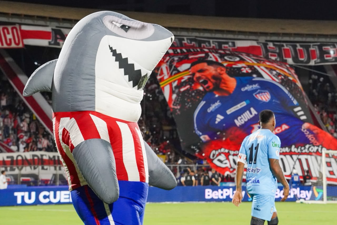 Recibimiento a Sebastián Viera en el Romelio Martínez.
