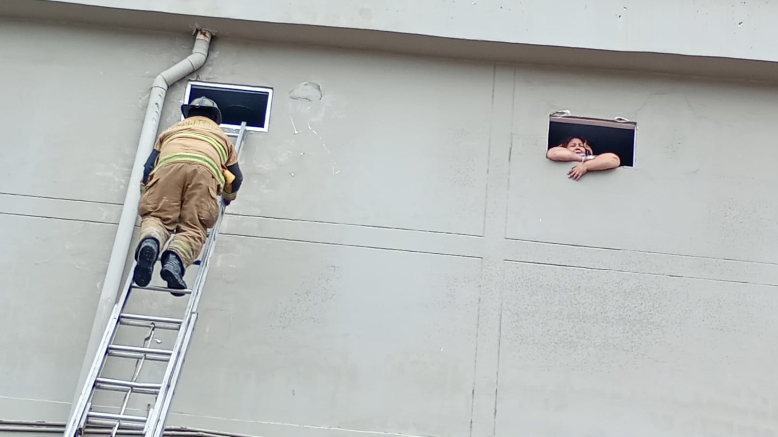 Labores de rescate de los bomberos.