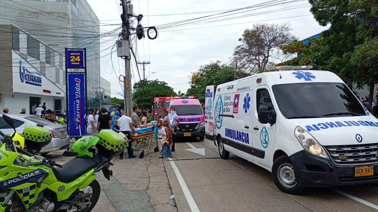 Así se encuentra la carrera 43.