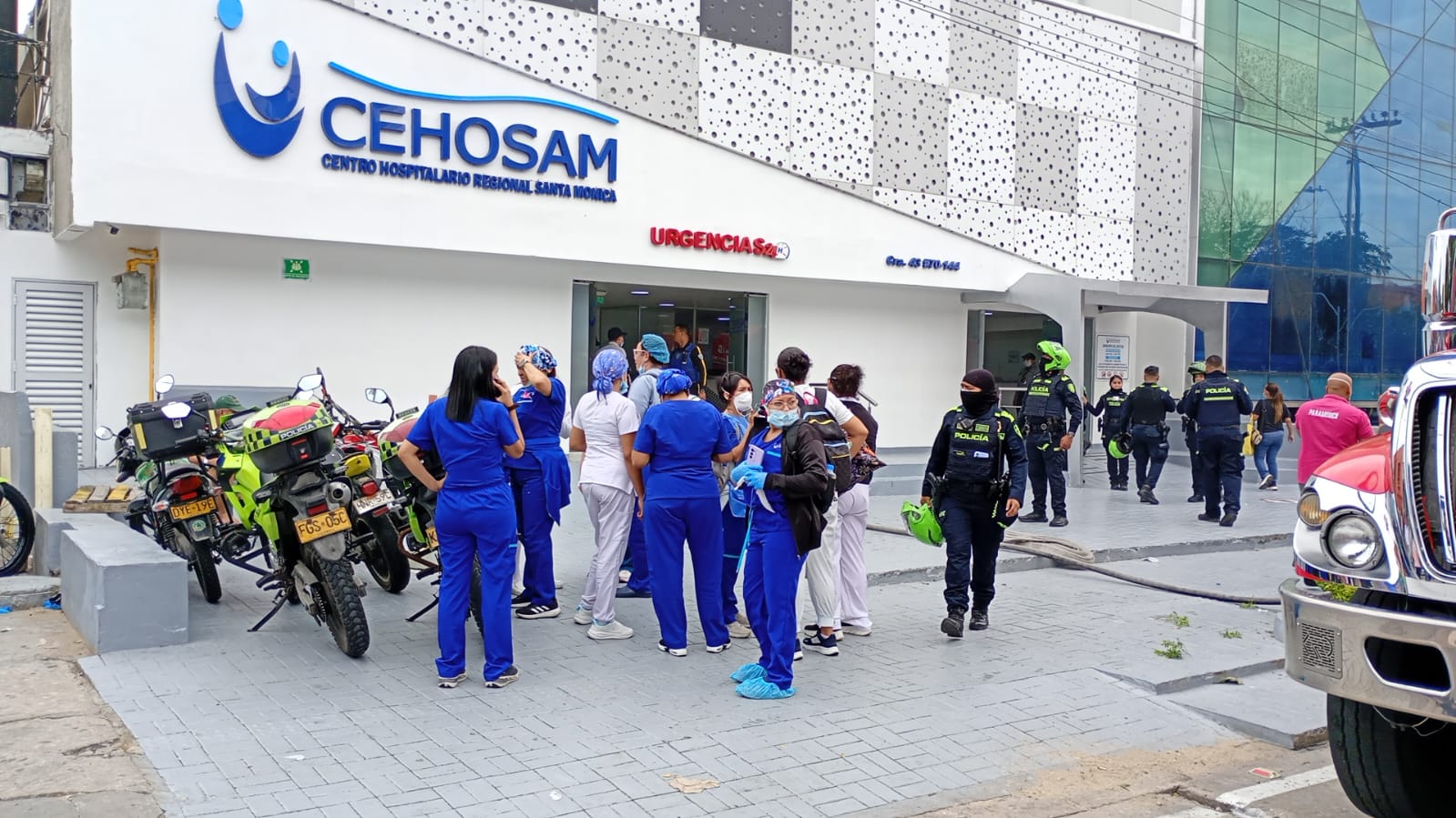 Personal médico evacuado.