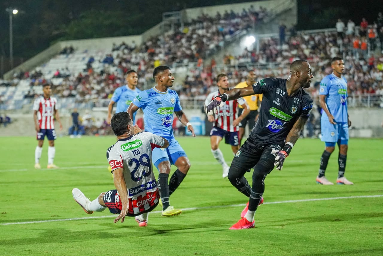 Teófilo anotó el segundo de Junior.