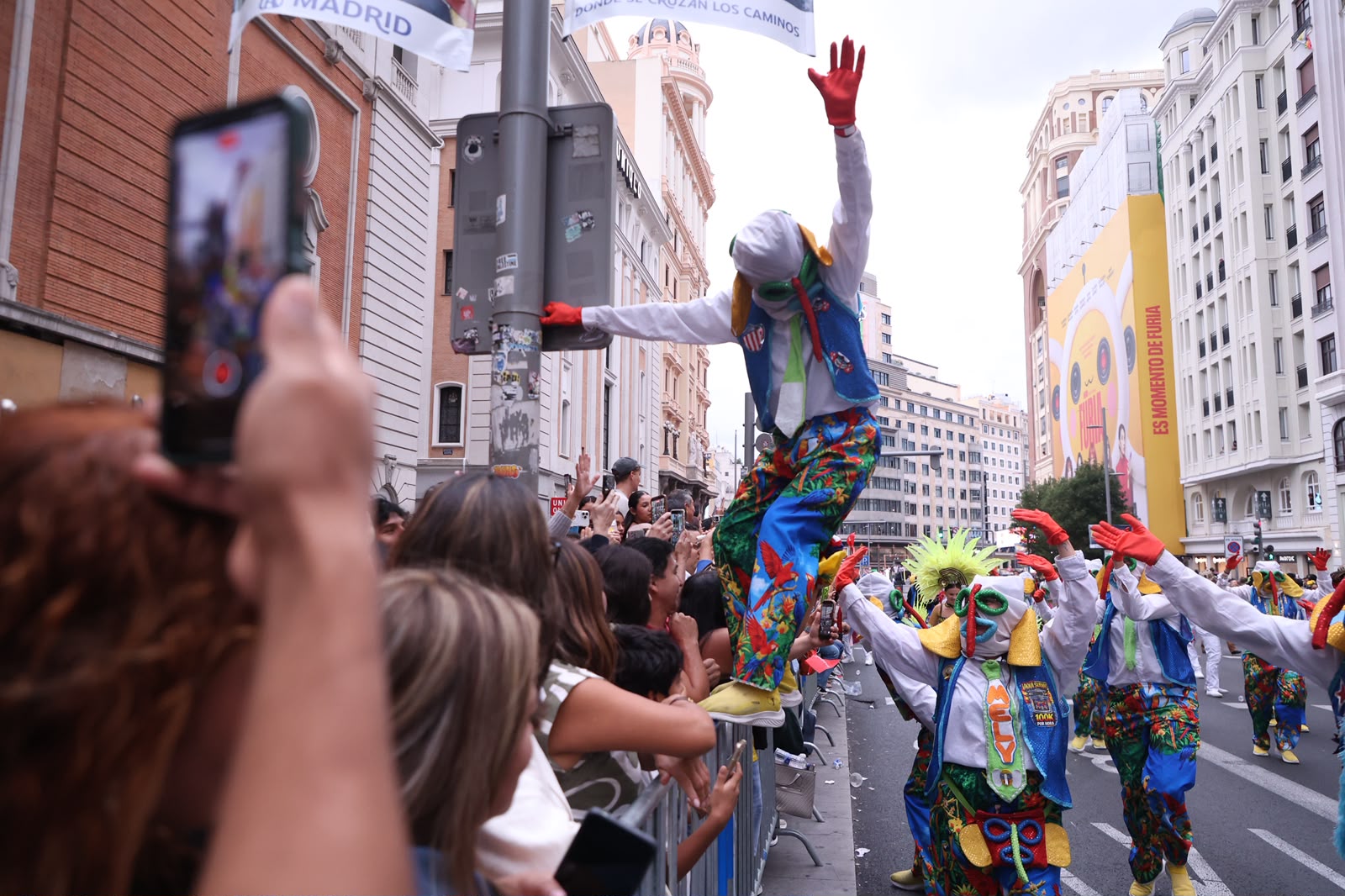Marimondas en el Desfile de la Hispanidad
