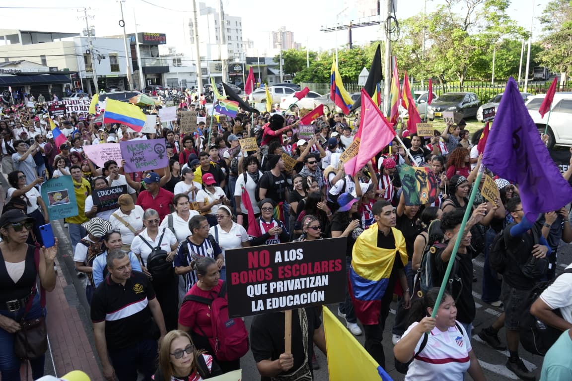 En la marcha participaron organizaciones sociales, sindicales, madres comunitarios y ciudadanía en general. 