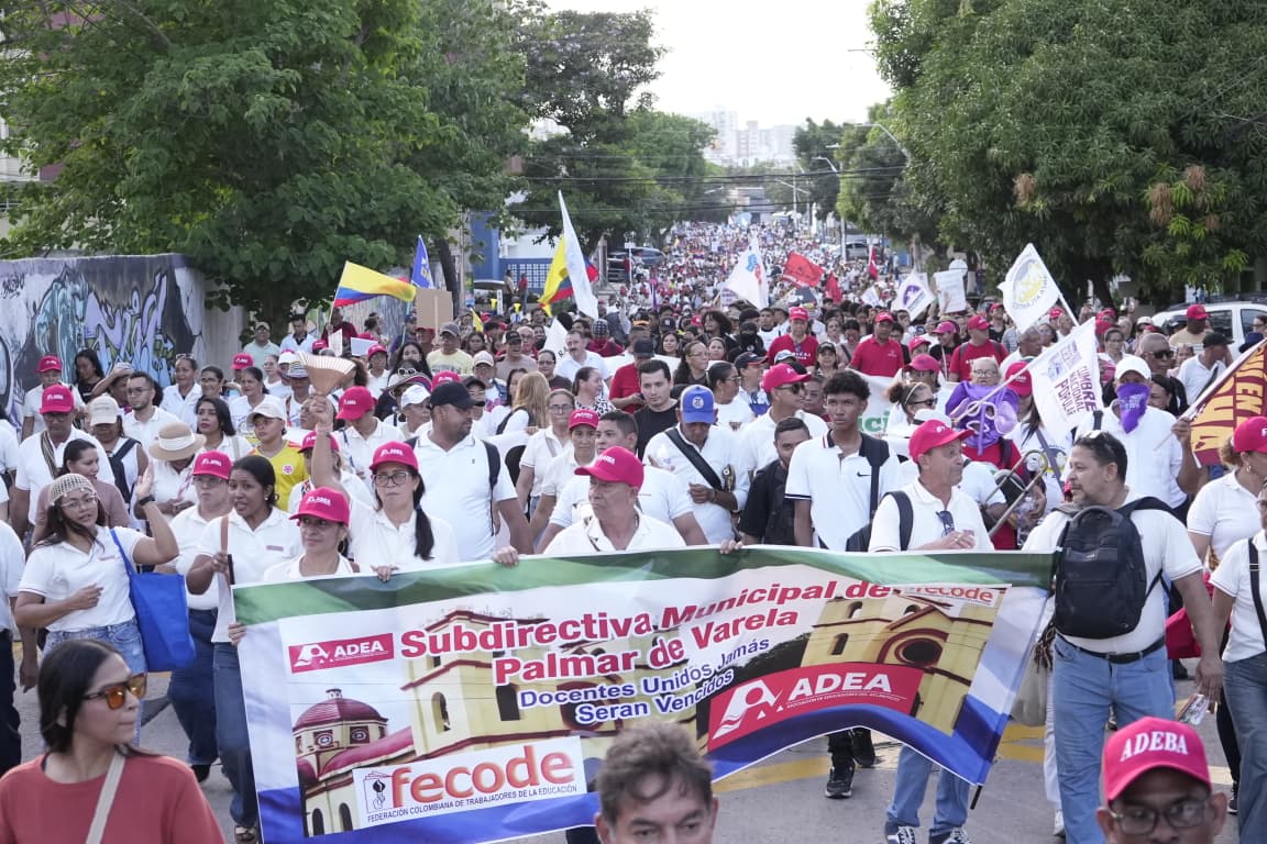 Las personas también defendieron la educación pública. 