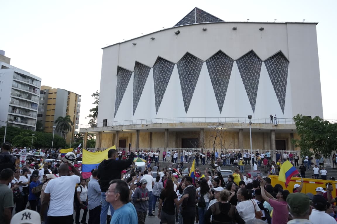 La protesta finalizó en la Plaza de la Paz.