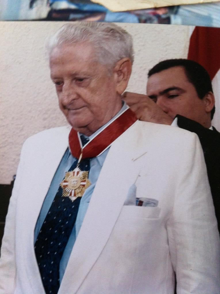 Homenajes y condecoraciones por sus servicios al deporte