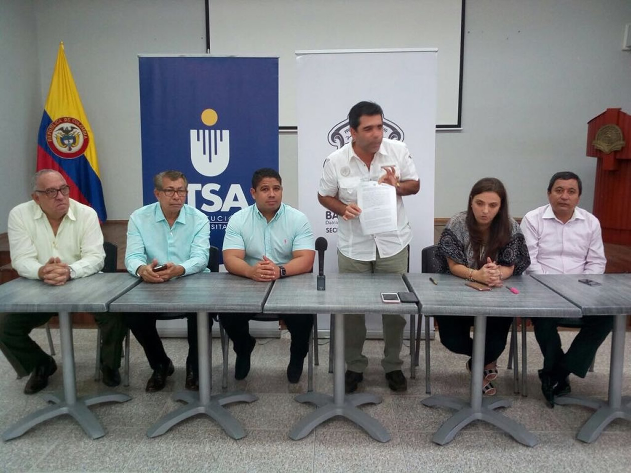 Firma del convenio del Codeba y el Itsa en el año 2017 con presencia del alcalde del momento Alex Char. Convenio que poco después se deshizo.