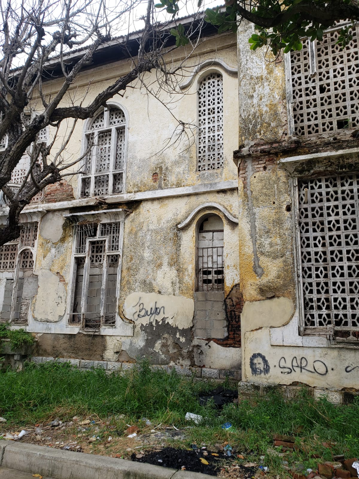 Aspecto de un sector externo del edificio del Codeba de la calle 51 con carrera 41. 