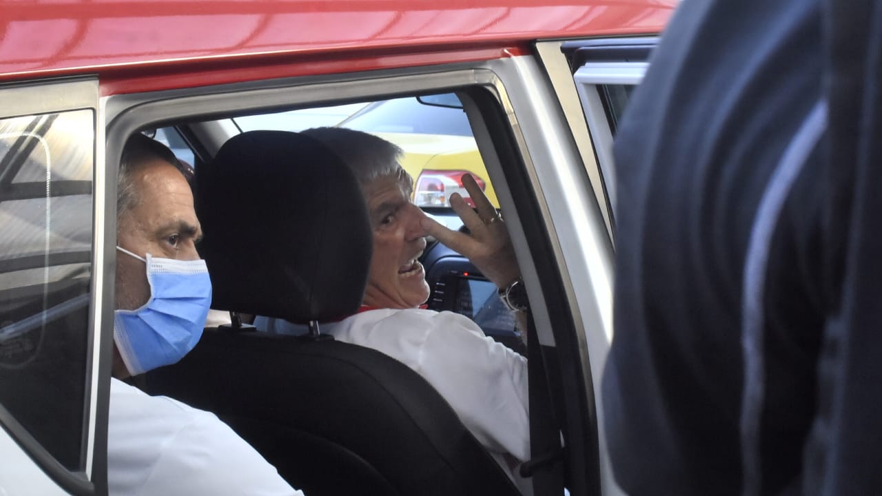 Comesaña se retira tras altercado con los periodistas. 