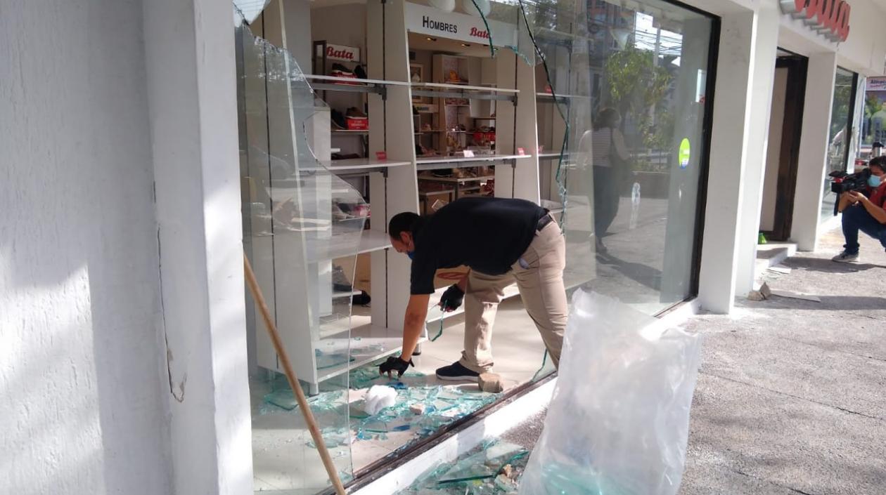 Destrozos en la calle 72