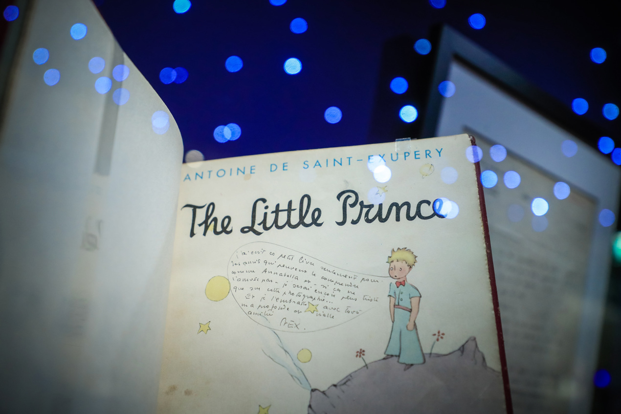 Ejemplar original en inglés de "El Principito" con una dedicatoria del autor.