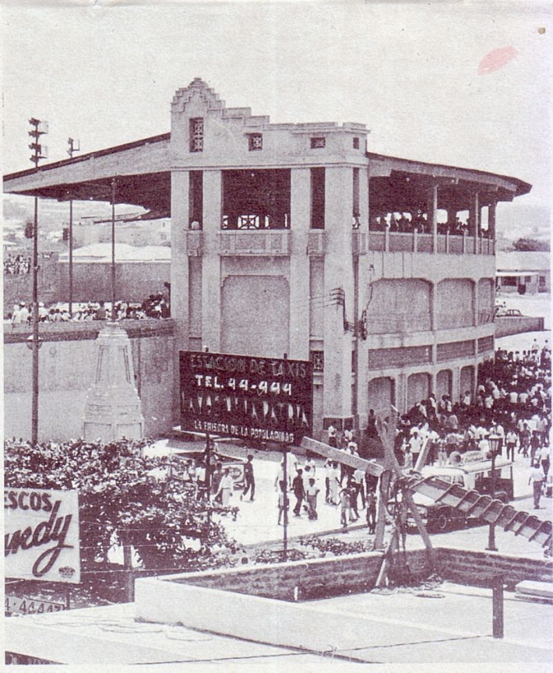 Exteriores del Estadio Municipal  en tiempos de un largo invicto