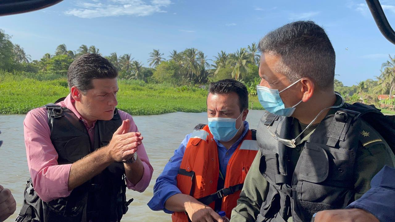 El senador Mauricio Gómez Amín (izquierda).