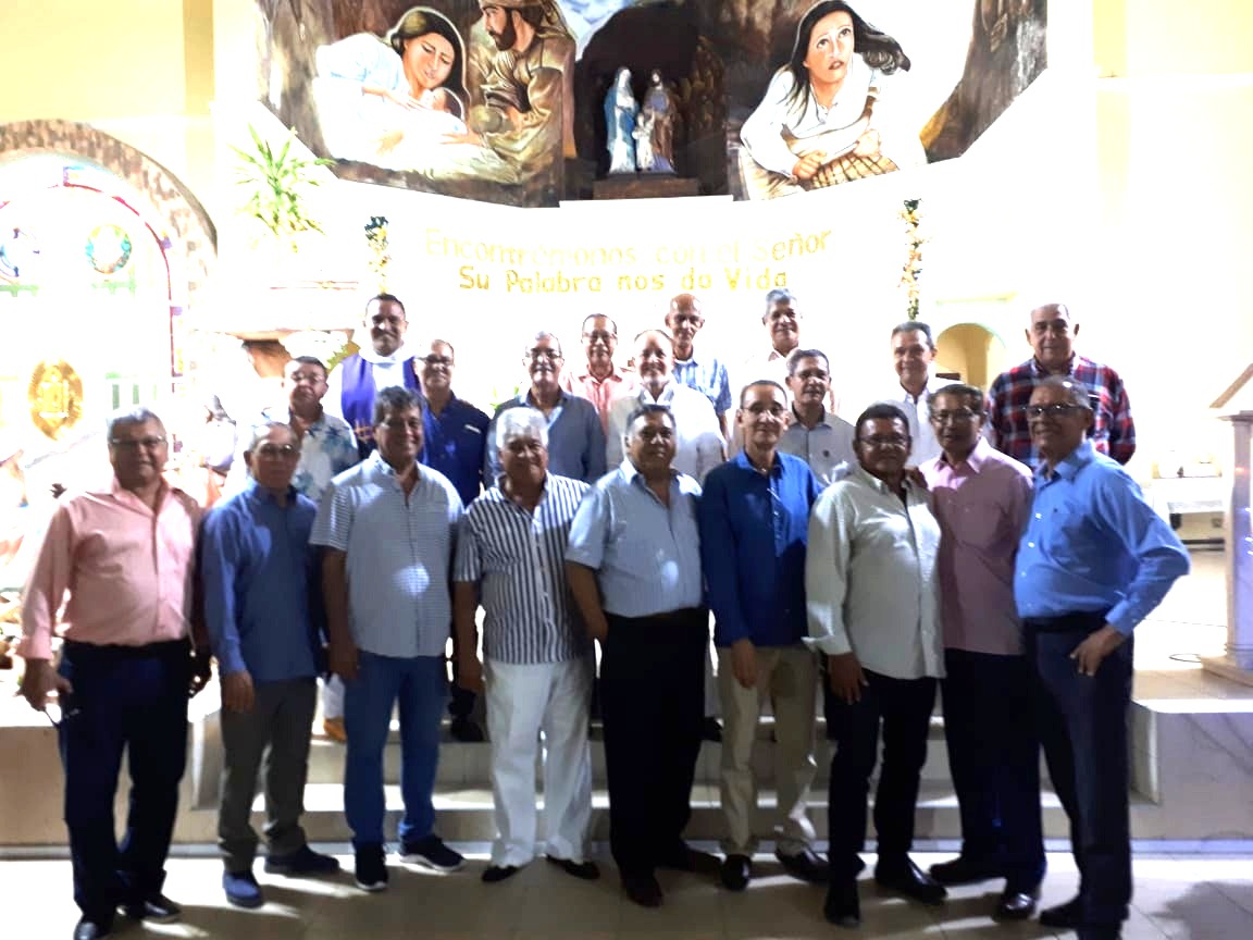 Codebistas de la promoción 69 celebraron con una eucaristía en la Iglesia Sagrada Familia los 50 años de haberse titulado Bachilleres en Filosofía y Letras. La misa fue oficiada por el reverendo sacerdote Dagoberto Berdugo.