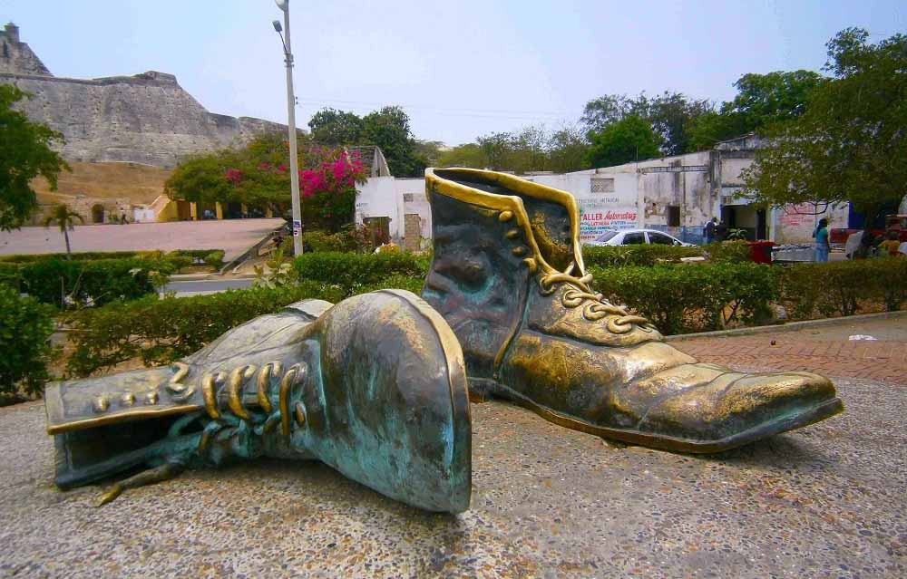 Monumento a Los zapatos viejos, de Cartagena
