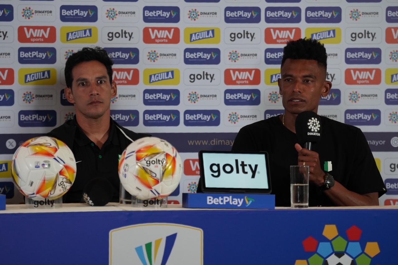 Diego Arias y el capitán William Tesillo