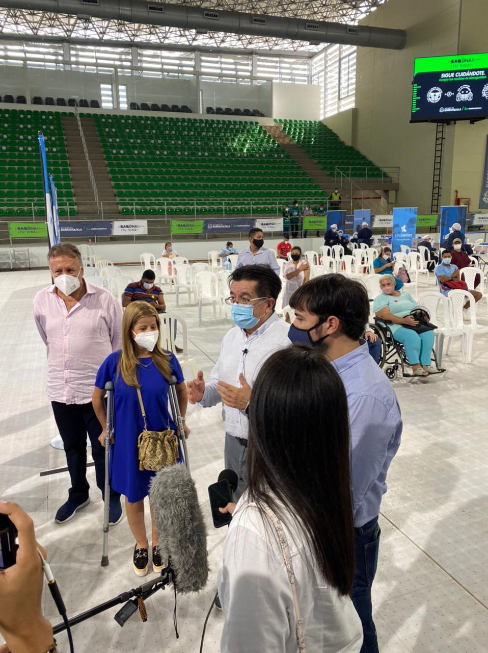 Cortesía El viceministro de Salud, Luis Alexander Moscoso; la Gobernadora del Atlántico, Elsa Noguera; el Ministro de Salud, Fernando Ruiz Gómez y el Alcalde de Barranquilla, Jaime Pumarejo, durante un recorrido en el estadio Elías Chegwin, uno de los puntos de vacunación contra el Covid-19 de Barranquilla.