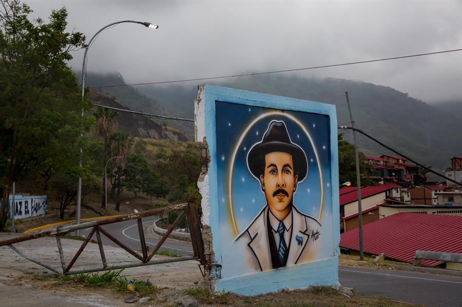 Fotografía de un mural de José Gregorio Hernández.