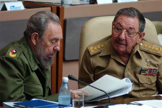 Fidel y Raúl Castro 