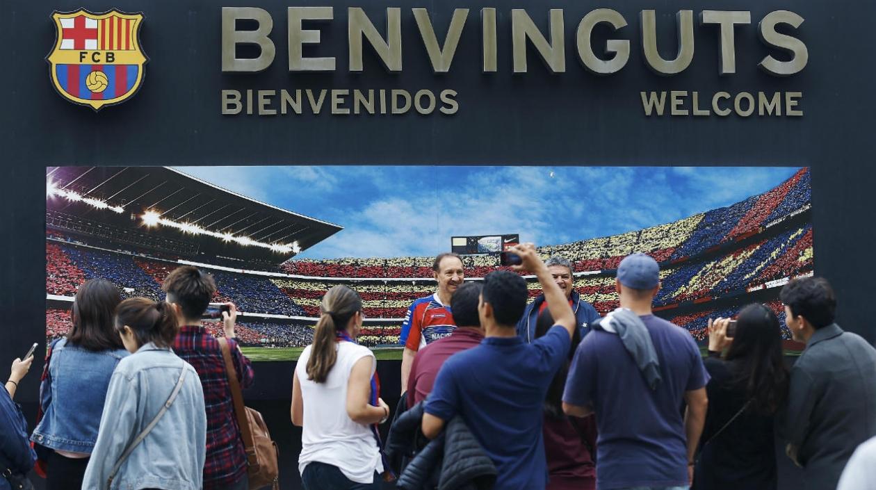 Hinchas del Barcelona en los alrededores del estadio.