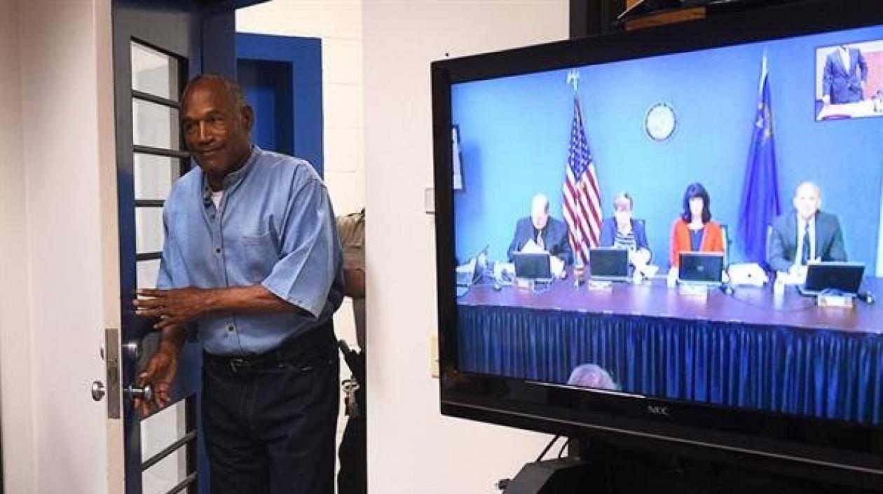 Simpson, de 70 años, sale después de pasar 9 años en la cárcel por un robo.