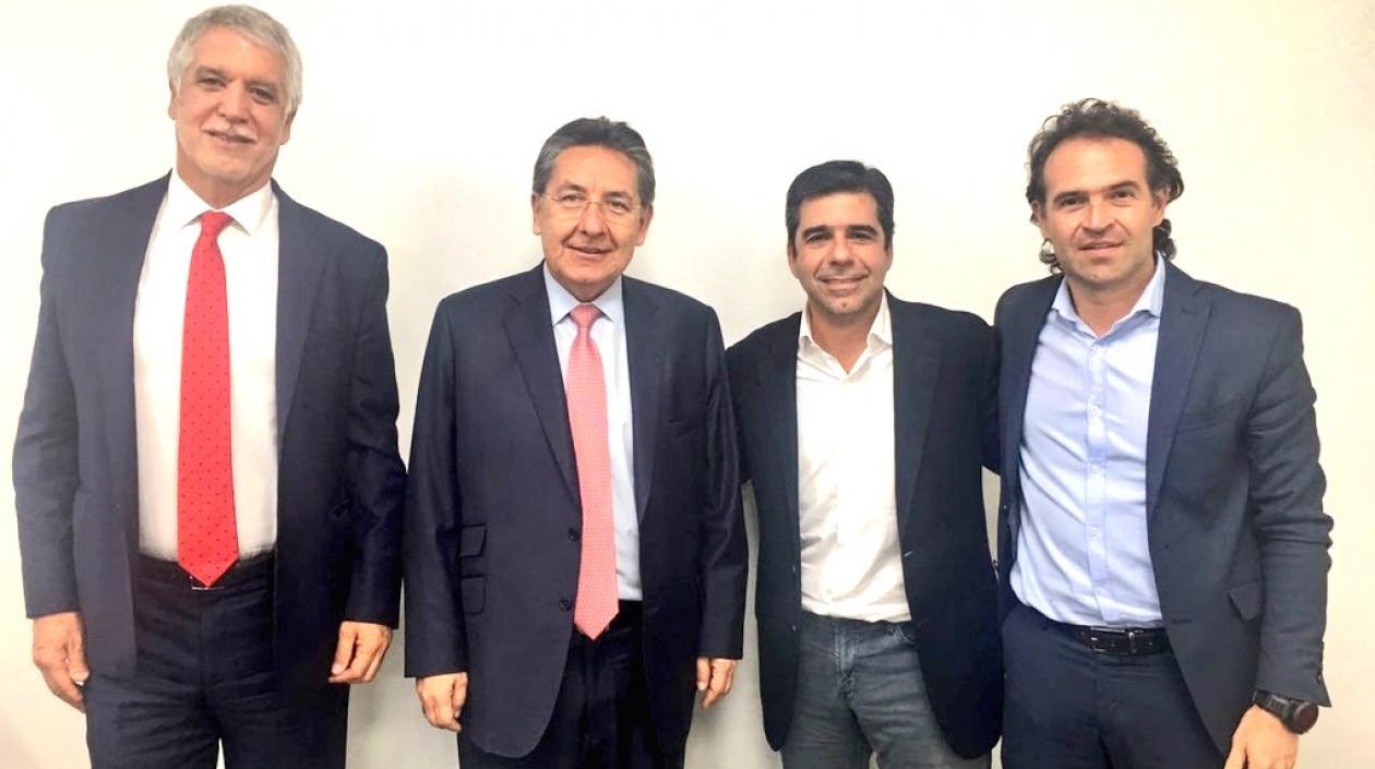 El Fiscal General, Néstor Humberto Martínez, con los Alcaldes de Bogotá, Enrique Peñalosa; de Barranquilla, Alejandro Char y de Medellín, Federico Gutiérrez.