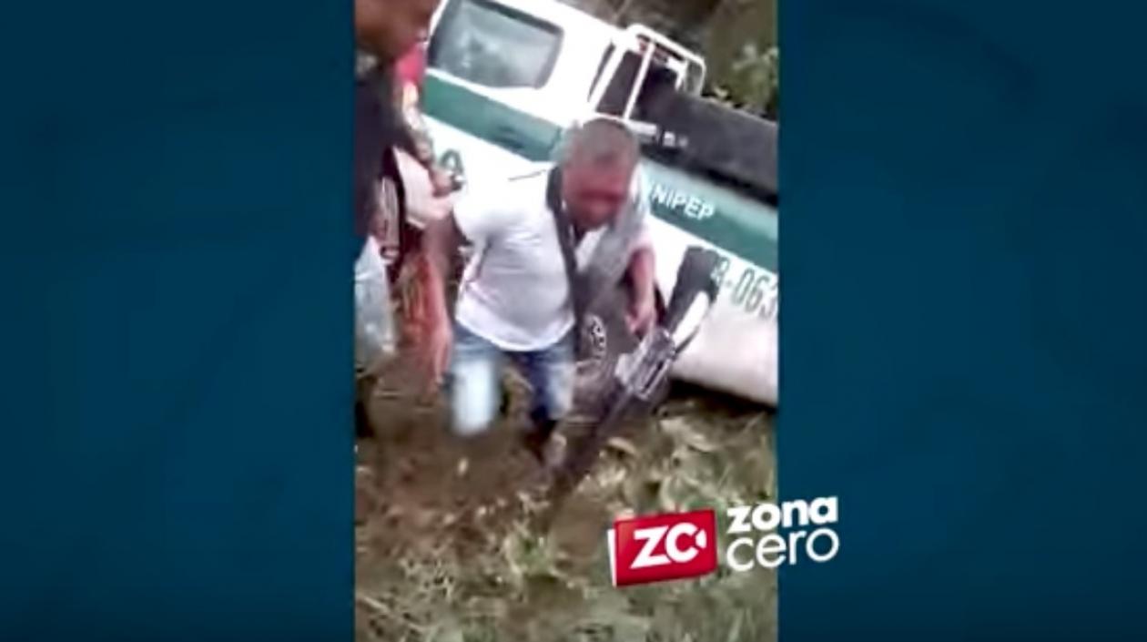 Este es uno de los que robaron un fusil a los policías asesinados en Miranda, Cauca.