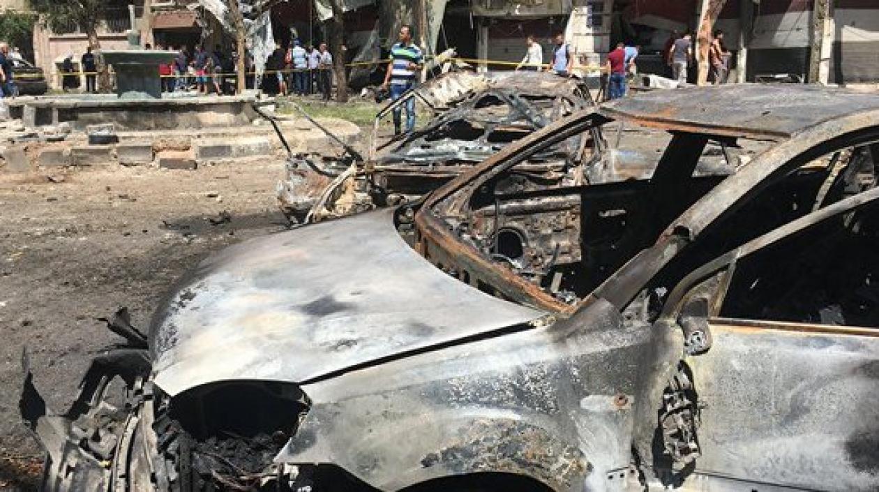 Cuatro terroristas suicidas  emplearon en su ataque cinturones explosivos, granadas y armas.