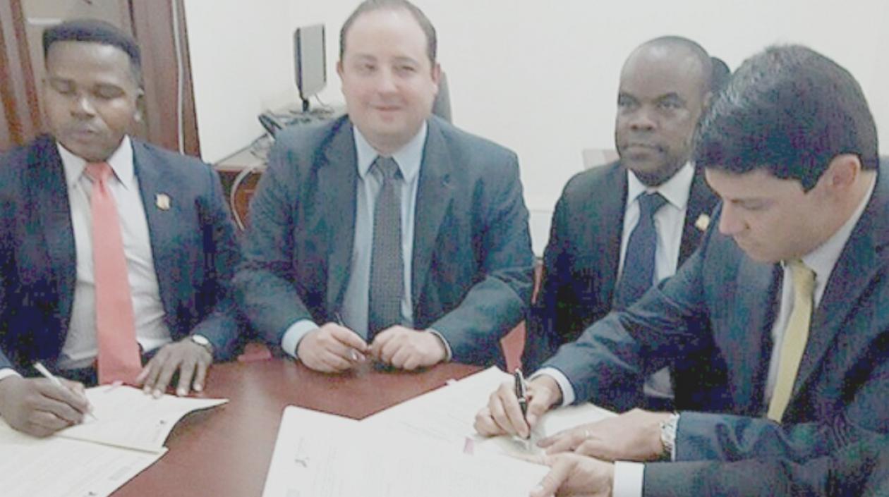 Senador Fernando Nicolás Araújo.