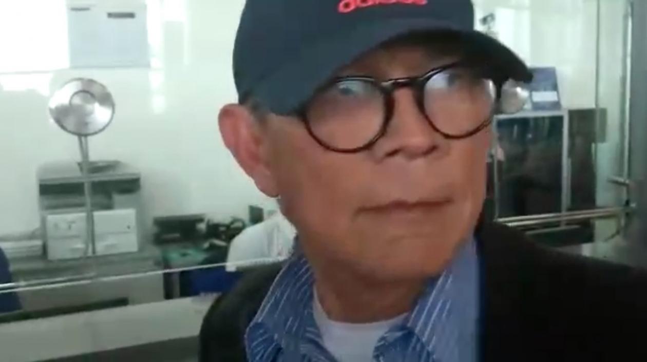 Marcelo Torres Benavides, exalcalde de Magangué, en el aeropuerto El Dorado antes de tomar un vuelo.