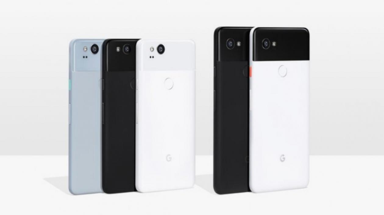 Ambos teléfonos son impulsados ​​por Android 8.0 Oreo y vienen con una pantalla siempre en la que le permite ver las notificaciones de un vistazo en la pantalla de Pixel sin tener que tocar el botón de encendido.