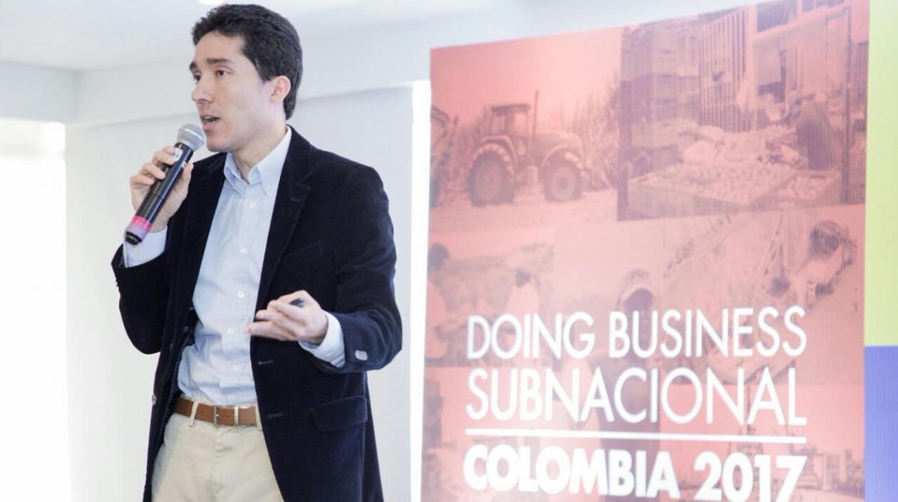 Luis Fernando Mejía, Director de DNP, presentando los resultados.