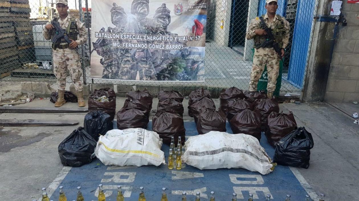 Tropas del Ejército decomisaron abundante mercancía de contrabando.