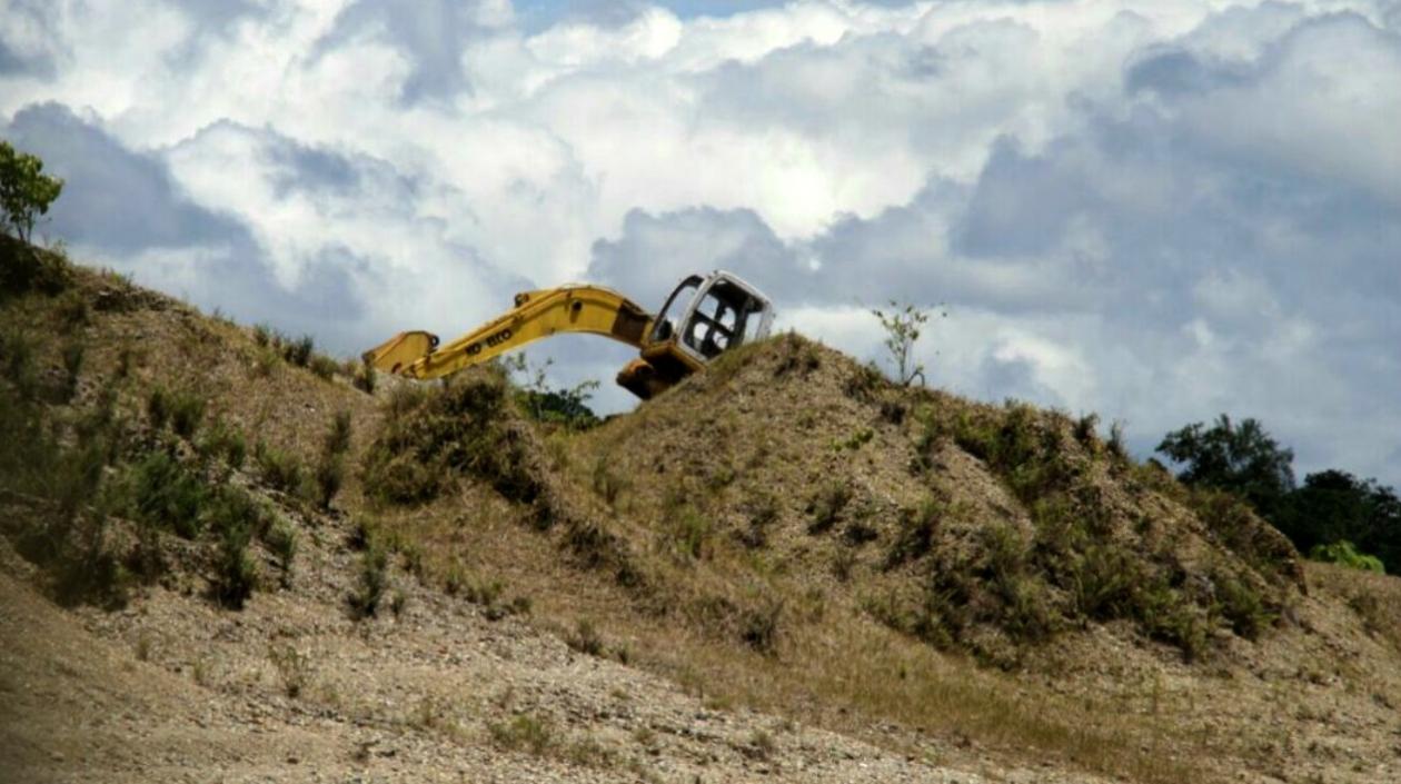 El Ministerio Público advirtió que el uso intensivo de las dragas, retroexcavadoras y buldóceres en los ríos y fuentes de agua.