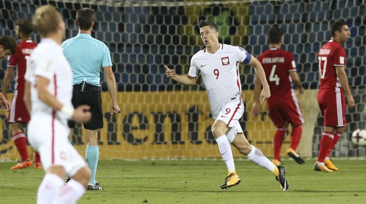 Robert Lewandoski celebra una de sus anotaciones. 