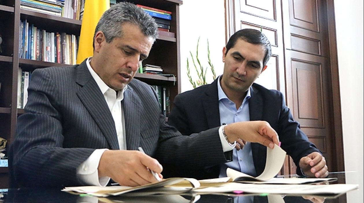 Senador Luis Fernando Velasco y el representante David Barguil radicaron la modificación a la Ley de Habeas Data.