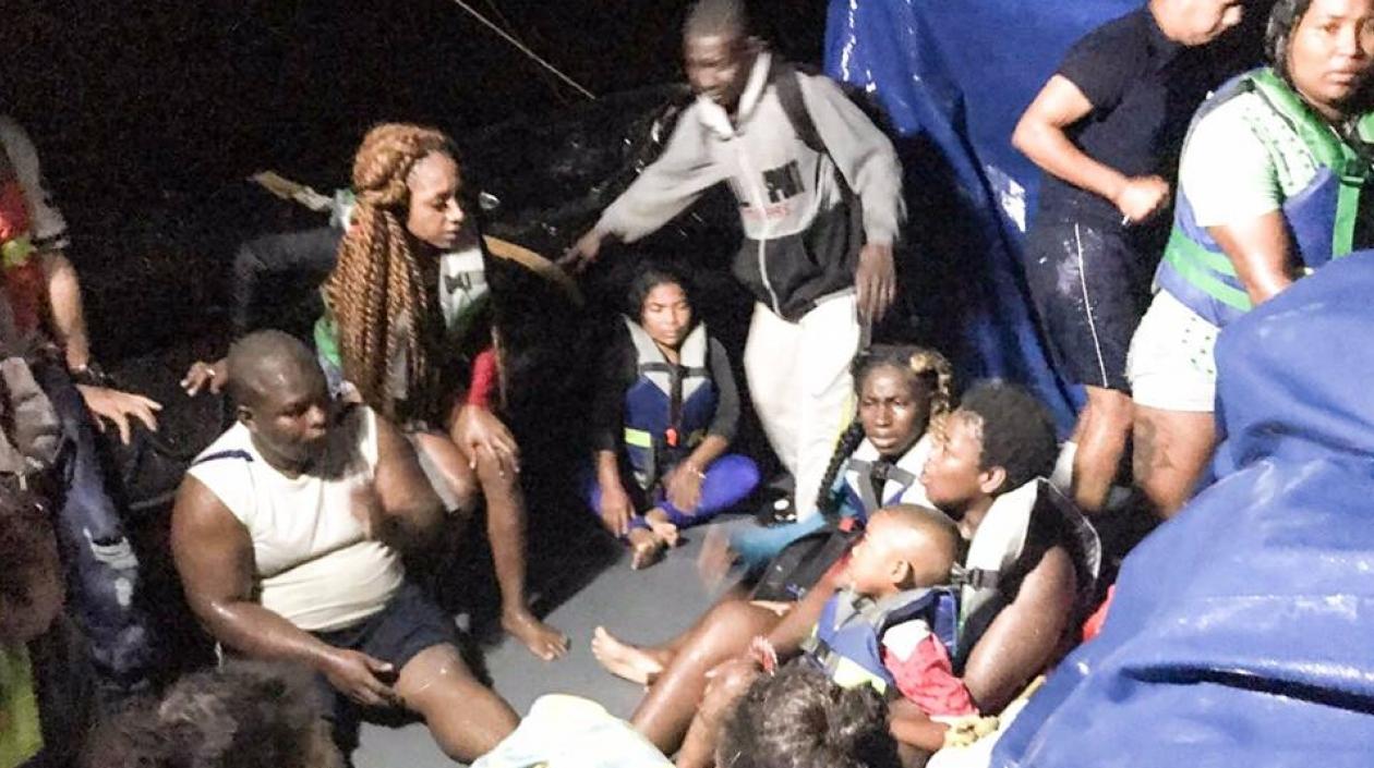 La Armada Nacional auxilió a una embarcación de cabotaje cuando navegaba hacia el municipio de Timbiquí, Cauca, por malas condiciones meteomarinas en el Pacífico.