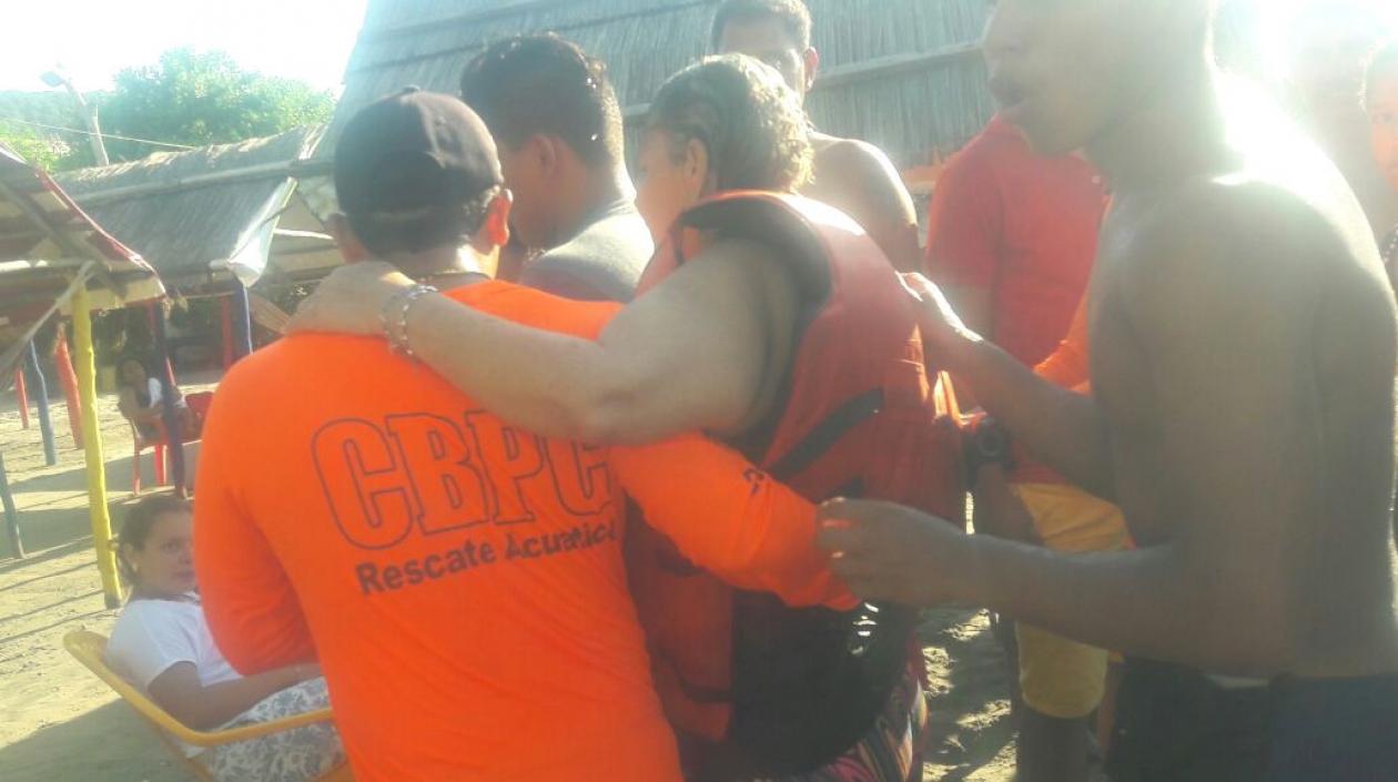 La mujer poco después de ser rescatada.