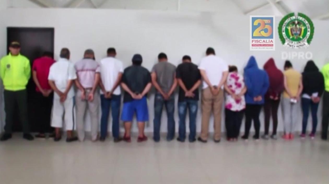 Los 13 capturados por la Policía Nacional por acceso carnal abusivo con menor de 14 años, trata de personas, explotación laboral y sexual; concierto para delinquir, y tráfico, fabricación y porte de estupefacientes.