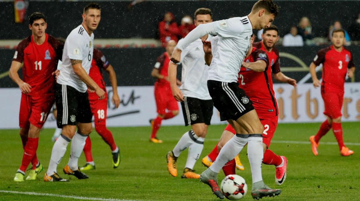 Leo Goretzka marca de taco. 