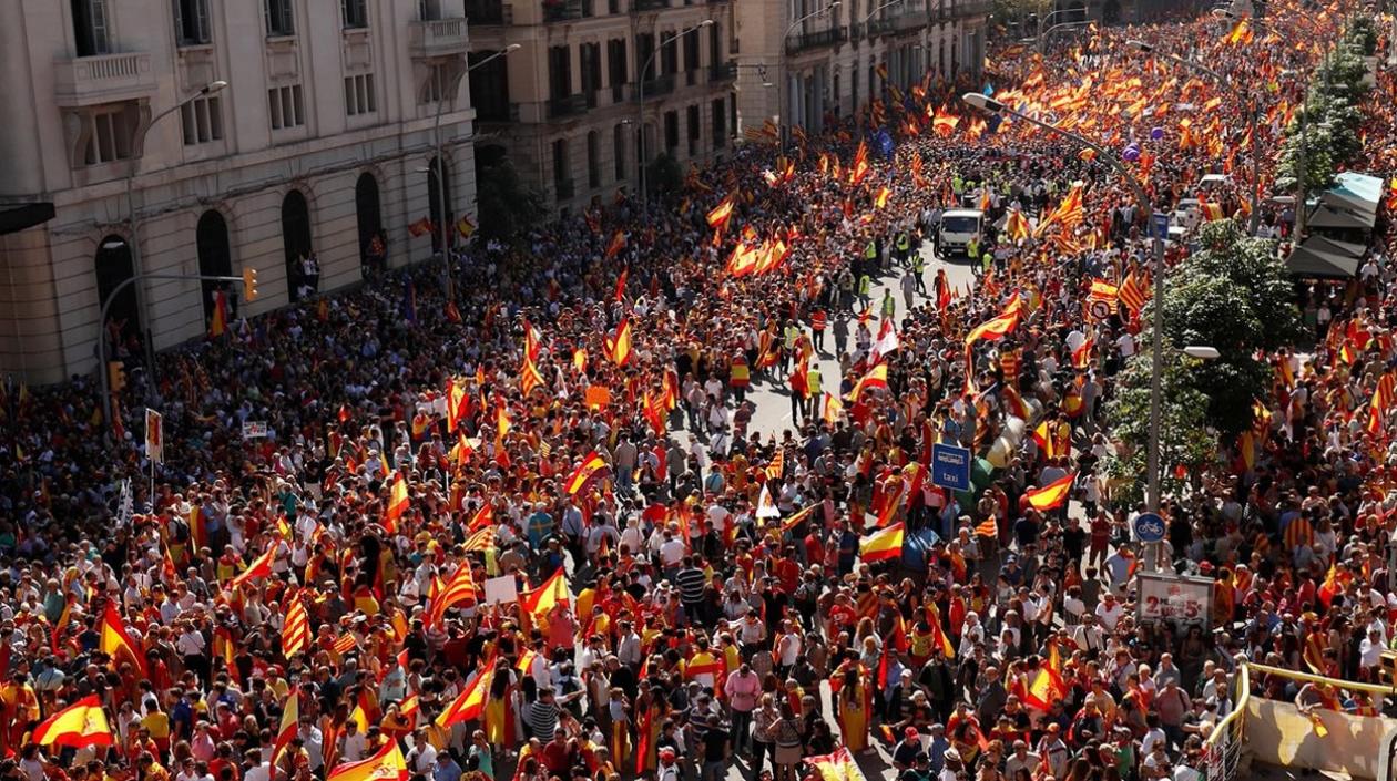 Multitudinaria manifestación en Barcelona a favor de la unidad de España