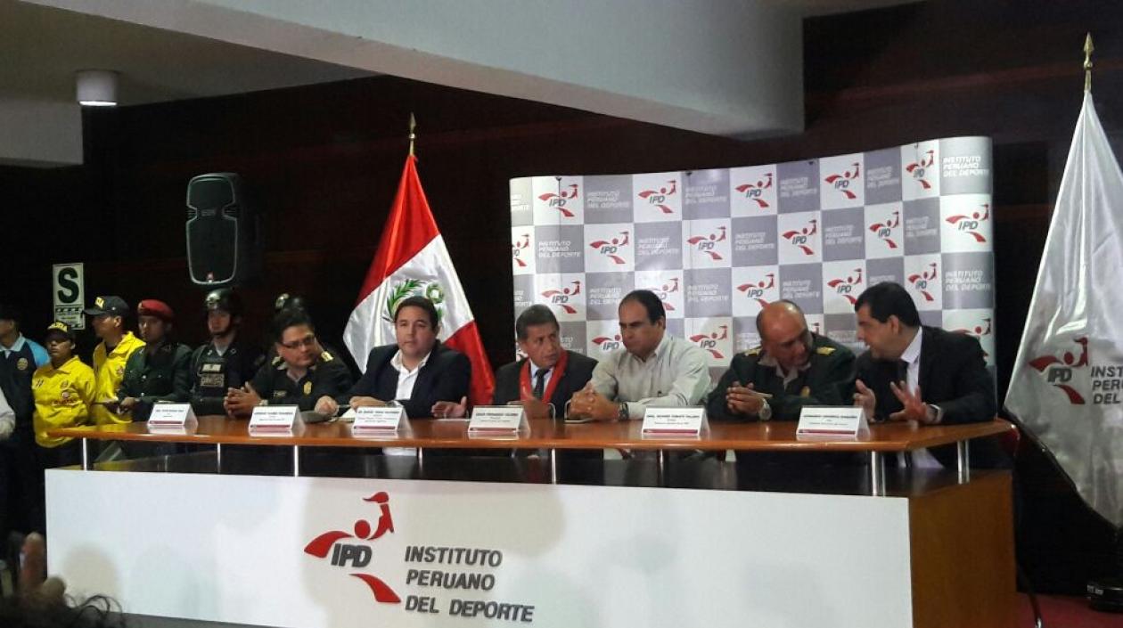 Rueda de prensa en la que dieron a conocer las medidas del partido Perú Vs. Colombia.