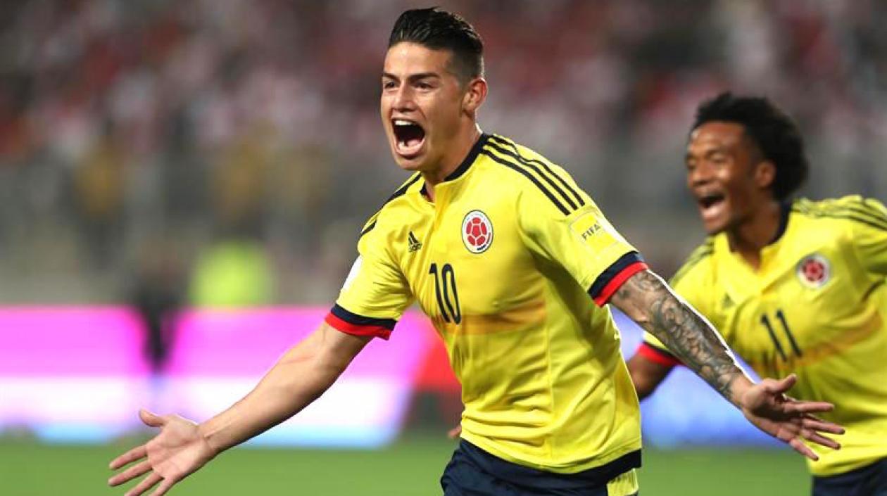 James Rodríguez celebra con Juan Guillermo Cuadrado el gol que nos pone en Rusia 2018.
